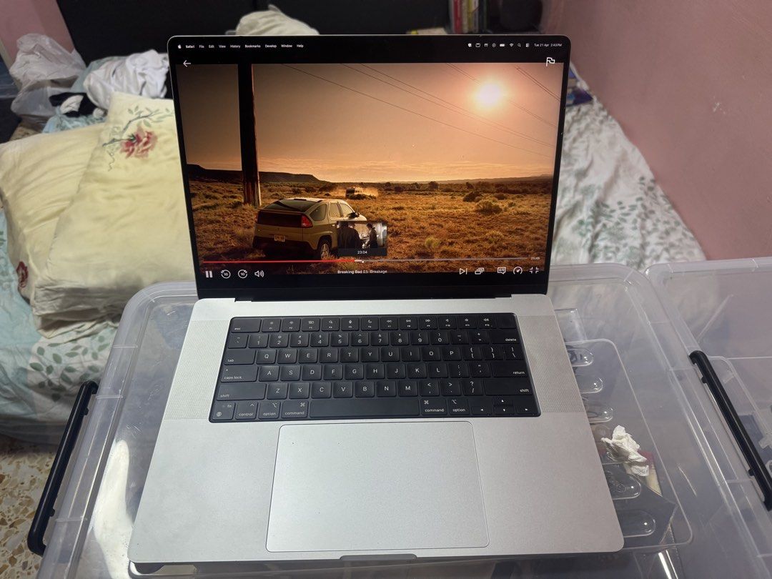 Apple MacBook Pro M1 Pro 16 inch 16GB 1TB439428723739217921