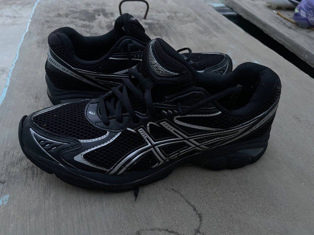 Asics GT-2160 Black (Category: Sneakers) located in Singapore. Submitted by rushilll (Listing ID 1433546749, Image 2). Description: - Used Asics GT-2160 running shoes used few times still in good condition.