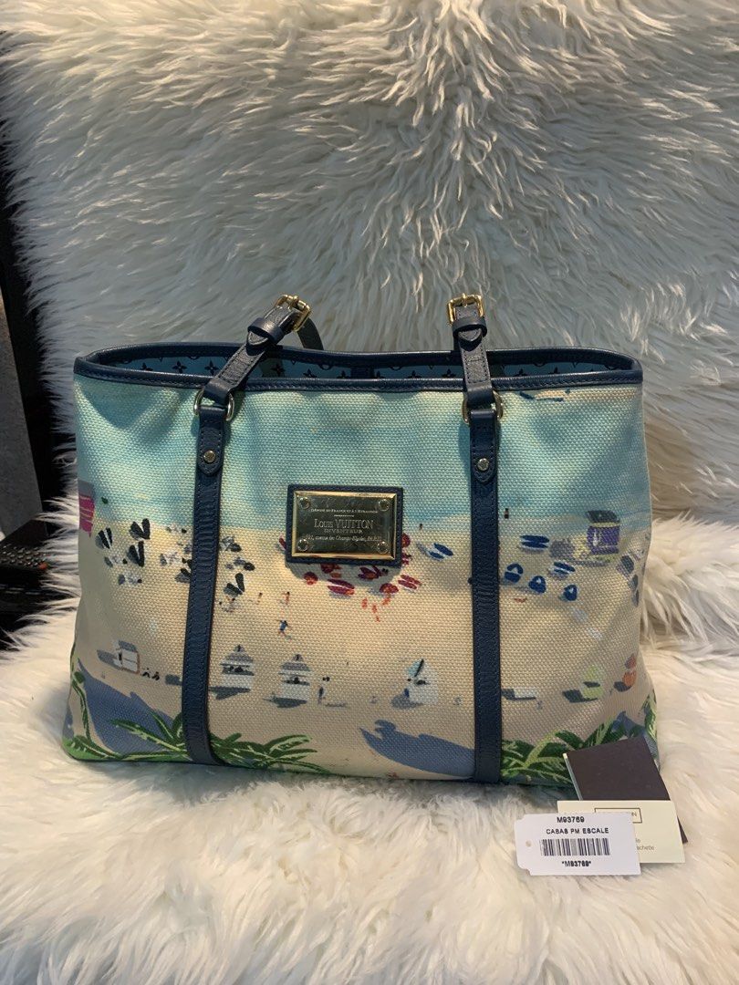 💯Authentic Louis Vuitton Limited Edition Escale Canvas PM (Category: Luxury Bags & Wallets) located in Quezon City. Submitted by applelux (Listing ID 1433579367, Image 2). Description: Authentic Louis Vuitton Limited Edition Escale Ailleurs Cabas PM size Print with Beach L- 39.5 cm W-16cm H-26 cm Handle Drop -22 cm Gold-tone Hardware Colo Blue Crafted from durable Canvas with large LV plate in-front Gold Tone What you see is what you get i can s