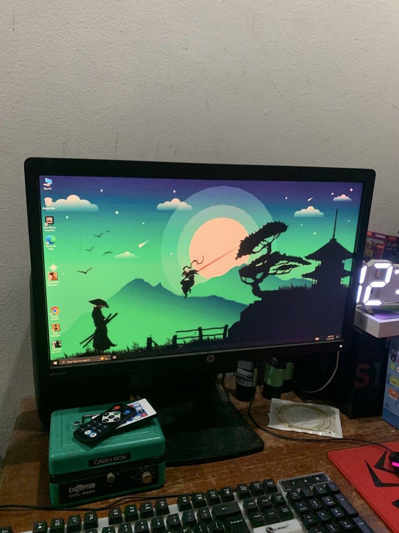 baca caption (Category: Desktops) located in Subang Jaya. Submitted by kimitrustedsaller (Listing ID 1433516603, Image 2). Description: nak jual urgent brand HP saya pakai setahun ada lag .