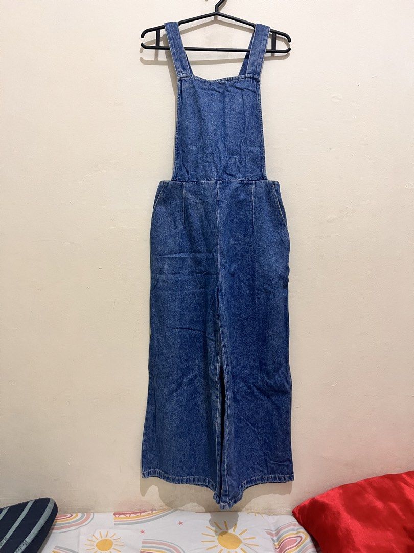 Bershka Long Denim Jumpsuit (Category: Jumpsuits) located in Pasig City. Submitted by marjorieinumerable (Listing ID 1433464568, Image 1). Description: - Bershka denim jumpsuit - Wide-leg design - Adjustable straps - Front pockets - Size: M.