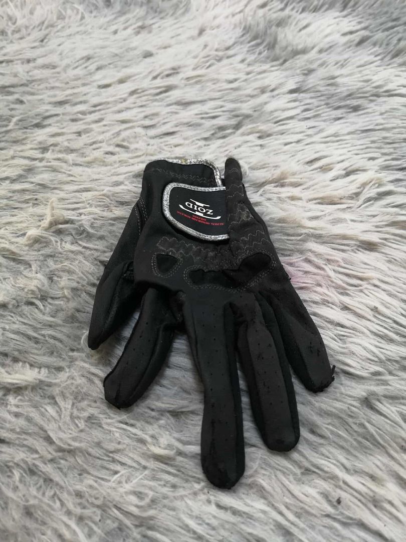 Black Durable Riding Gloves (Category: Golf) located in Santa Cruz. Submitted by jmy_surplus.2 (Listing ID 1433460249, Image 1). Description: Size ; L - 8 W - 4 Color ; Black Type ; Gloves Brand ; No brand Material ; Synthetic Style ; Black Riding Gloves LG 60 JMY 1 Batch #200.