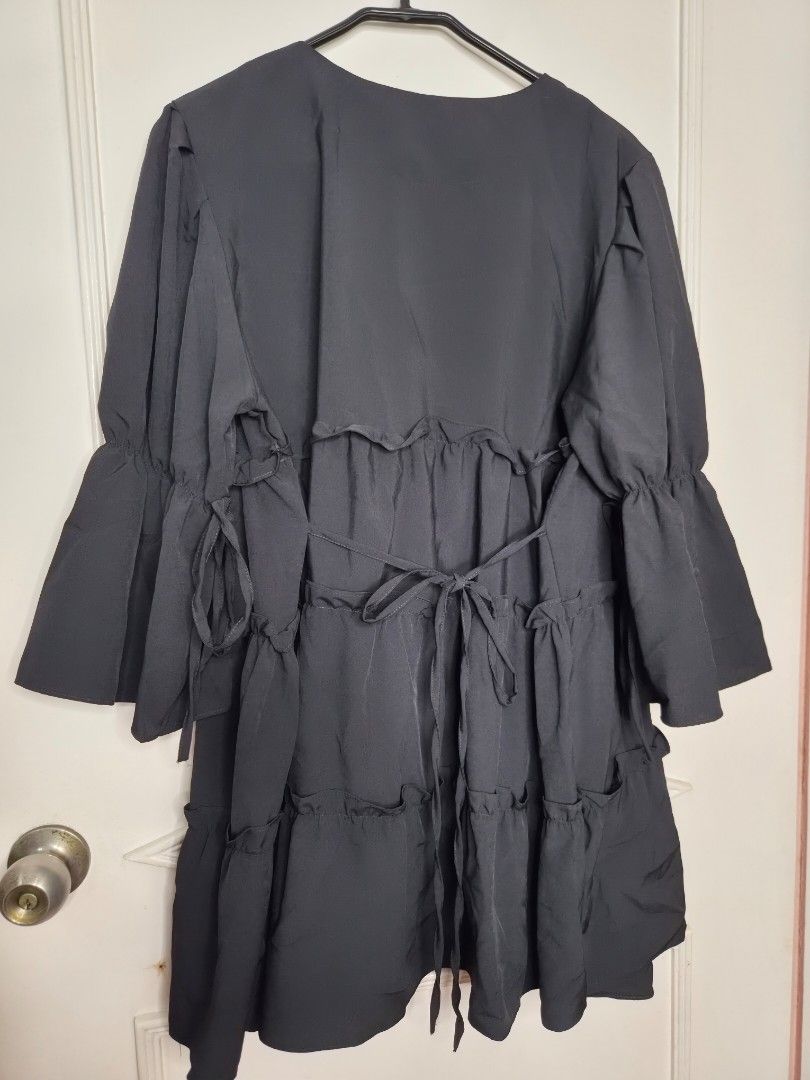 Black Top - Free Size (Category: Blouses) located in Las Pinas. Submitted by ajbash (Listing ID 1433518796, Image 2). Description: -from Bangkok -can fit medium to XXL.