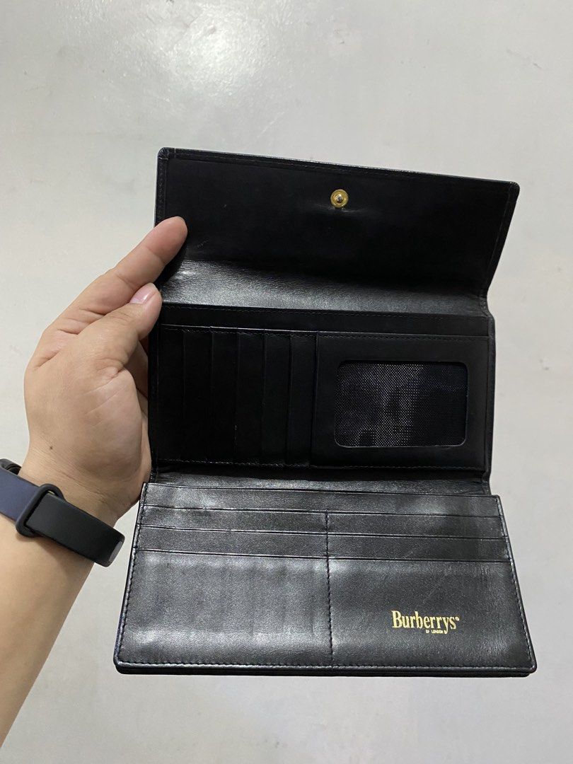 Burberry wallet (Category: Luxury Bags & Wallets) located in Manila. Submitted by therevivalthriftph (Listing ID 1433419018, Image 2). Description: .