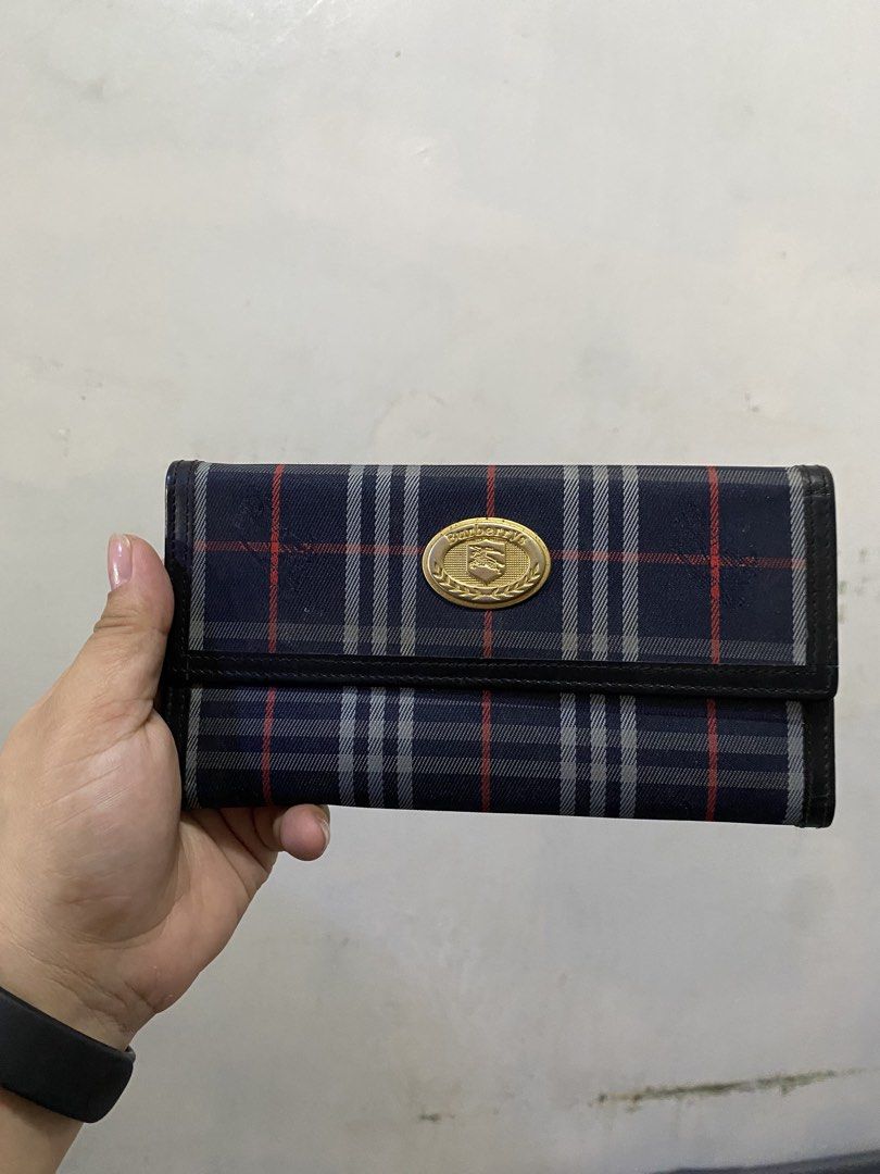 Burberry wallet (Category: Luxury Bags & Wallets) located in Manila. Submitted by therevivalthriftph (Listing ID 1433419018, Image 1). Description: .