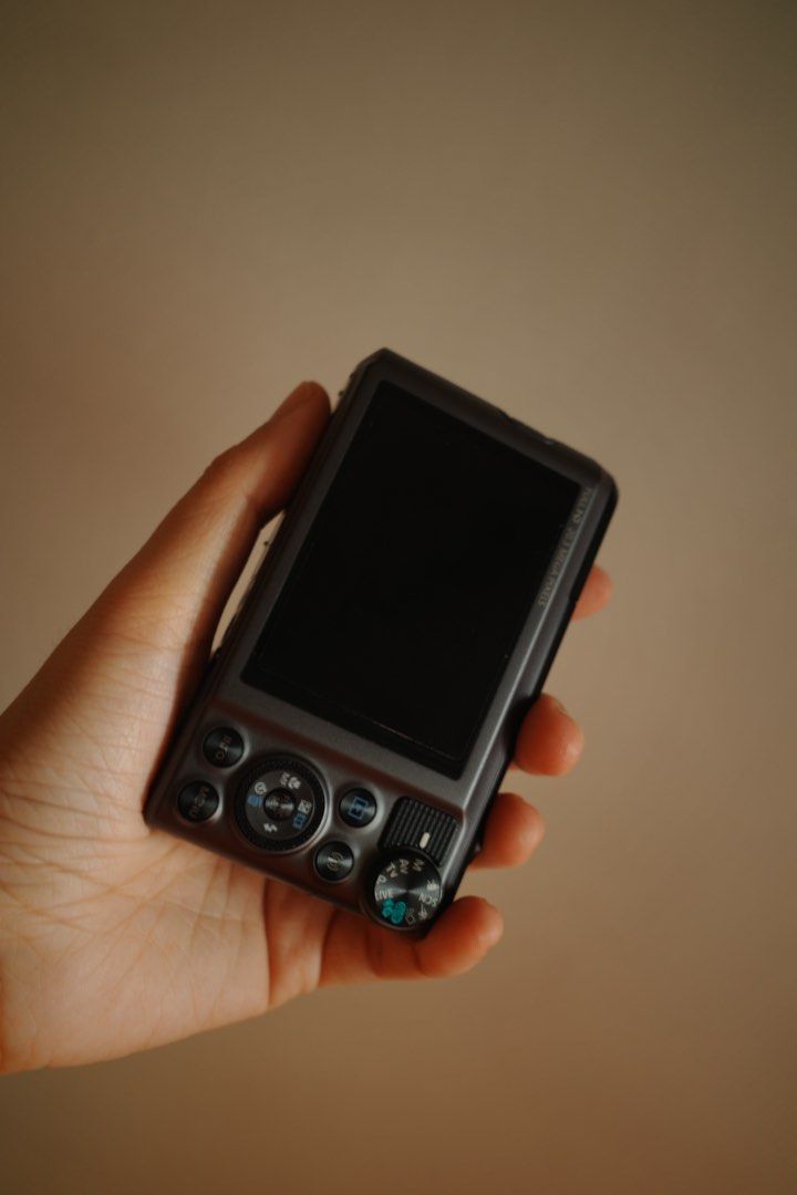 Canon PowerShot SX720 HS Digital Camera (Category: Cameras) located in Taguig. Submitted by samichudeclutter (Listing ID 1433441246, Image 2). Description: - Canon PowerShot SX720 HS - 40x Optical Zoom - Wi-Fi Connectivity - Sleek Black Body - Built-in Flash - LCD Screen for easy viewing - Compact and Portable Lady owned Rfs: upgrade Includes unit battery Charger Mop: gcash and cash Loc. Ususan Taguig .