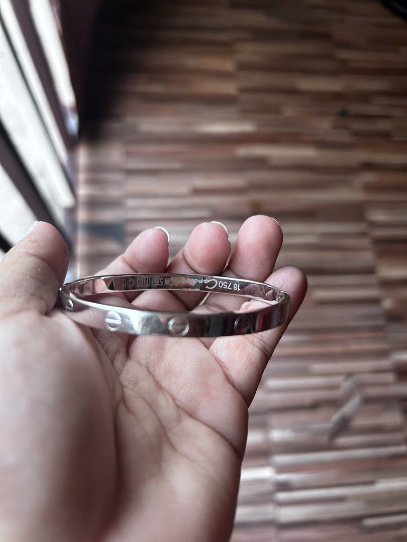 Cartier Love Bracelet 9.4gram (Category: Bracelets) located in Rodriguez. Submitted by gagui (Listing ID 1433491548, Image 1). Description: 18k saudi Size 18 7,000per grm.