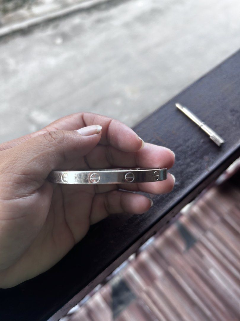 Cartier Love Bracelet 9.4gram (Category: Bracelets) located in Rodriguez. Submitted by gagui (Listing ID 1433491548, Image 2). Description: 18k saudi Size 18 7,000per grm.