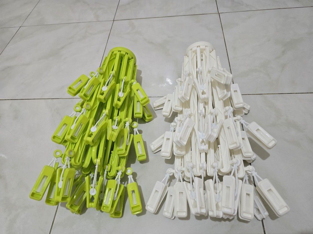 Cascade Umbrella Hanger with 36 clips (Category: Hooks & Hangers) located in Santa Rosa. Submitted by analynlacson (Listing ID 1433483950, Image 1). Description: 300 each 2 for 500 .