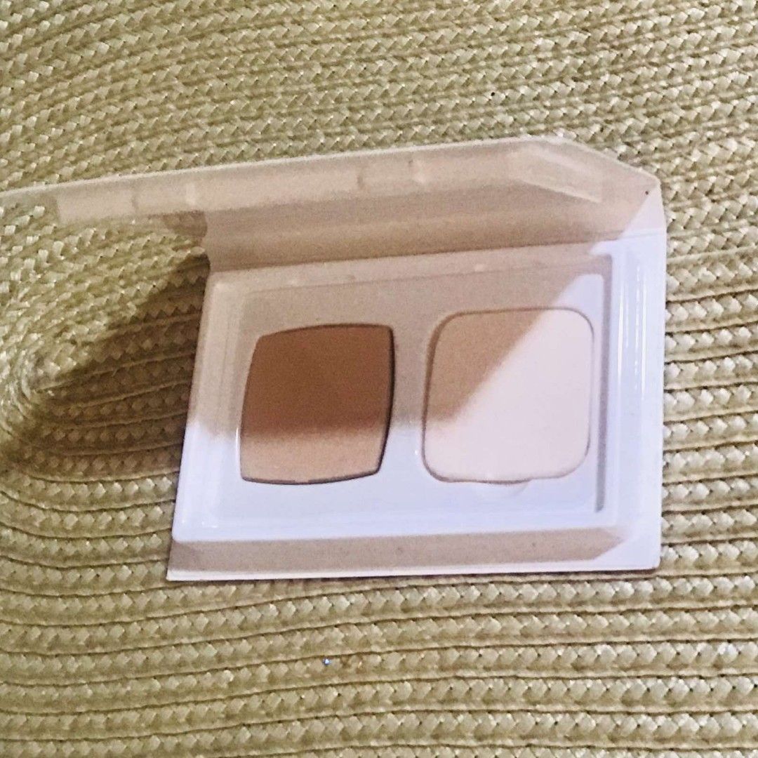 CHANEL Le Blanc shade 20 Beige Whitening Compact Foundation Thermal Comfort SPF 25 PA +++ Authentic mini High End Makeup MC LUXURY BEAUTY (Category: Makeup) located in Muntinlupa City. Submitted by rohanna1007 (Listing ID 1433475980, Image 3). Description: CHANEL Le Blanc shade 20 Beige Whitening Compact Foundation Thermal Comfort SPF 25 PA +++ Authentic mini High End Makeup MC LUXURY BEAUTY CONDITION: Brand New Never tested. Item has a clear fil