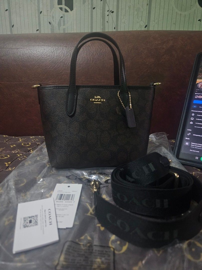 Coach Mini City Tote (Category: Luxury Bags & Wallets) located in Angono. Submitted by julee031224 (Listing ID 1431736354, Image 2). Description: Authentic Coach Mini City Tote - Outlet bought Comes with original wide strap, hangtag and carecard Good as new and used only once RFS: Di sya bagay sa body frame ko so I had to let it go nalang instead of not using it. Message me. 🥰.