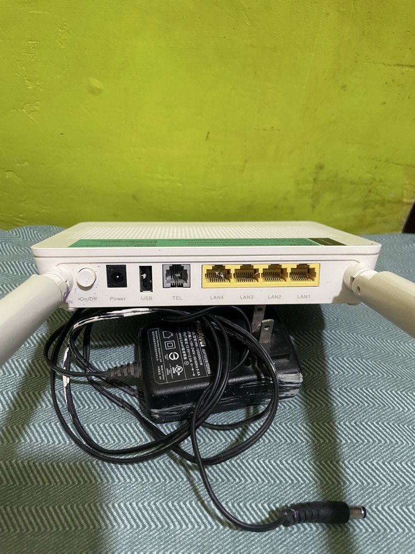 Converge Modem Router (Category: Networking) located in Manila. Submitted by jaetbz321 (Listing ID 1433472668, Image 3). Description: fixed price 400, papick up niyo na lang sa lalamove..
