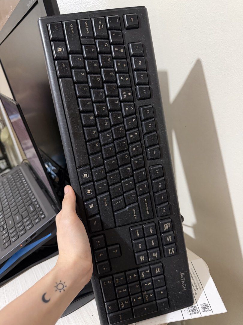 Computer set (Category: Desktops) located in Caloocan City. Submitted by angel_larga (Listing ID 1433470837, Image 3). Description: Samsung 27" monitor CPU Keyboard Operating System: Windows 10 Pro 64-bit (10.0, Build 19045) System Manufacturer: MSI System Model: MS-7721 BIOS: V32.5 Processor: AMD A8-6600K APU with Radeon(tm) HD Graphics Memory: 16GB DirectX Version: DirectX 12.