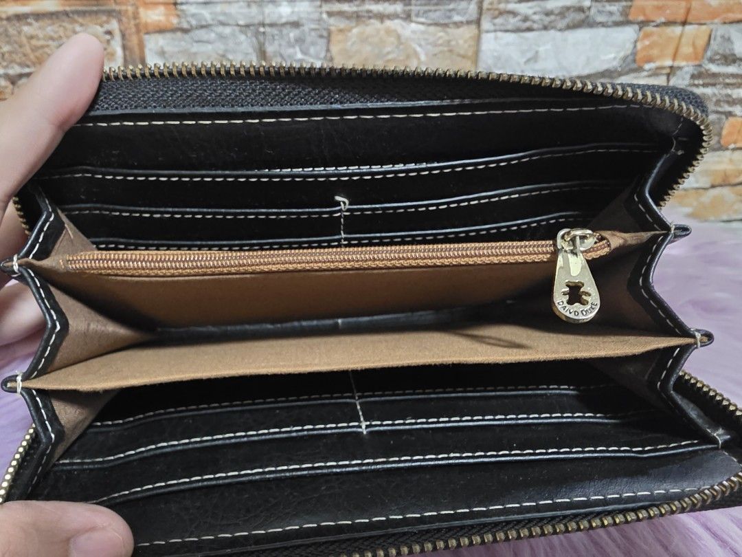 [SALE] Daivd Duke Teddy Bear Wallet Black and Red (Category: Wallets & Card holders) located in Binan City. Submitted by elli.etcetera (Listing ID 1433450717, Image 3). Description: MOP: Gcash, Maya or Bank Transfer MOD: lalamove, flash or J&T.