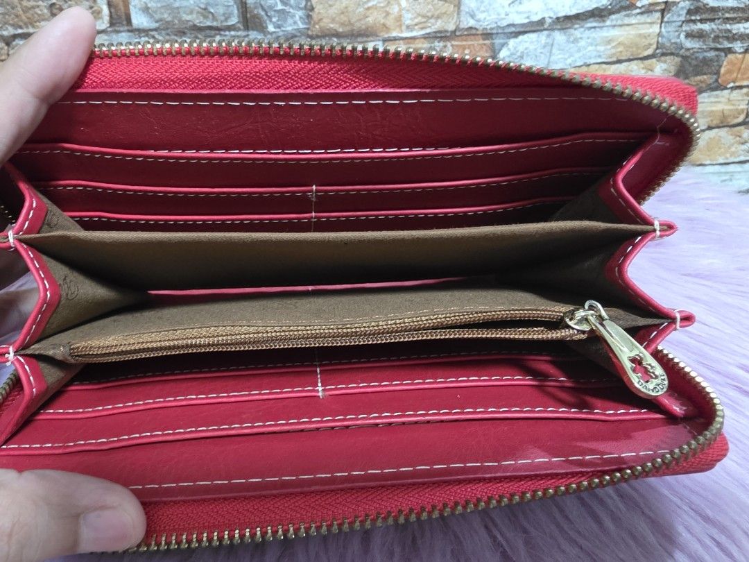 [SALE] Daivd Duke Teddy Bear Wallet Black and Red (Category: Wallets & Card holders) located in Binan City. Submitted by elli.etcetera (Listing ID 1433450717, Image 2). Description: MOP: Gcash, Maya or Bank Transfer MOD: lalamove, flash or J&T.