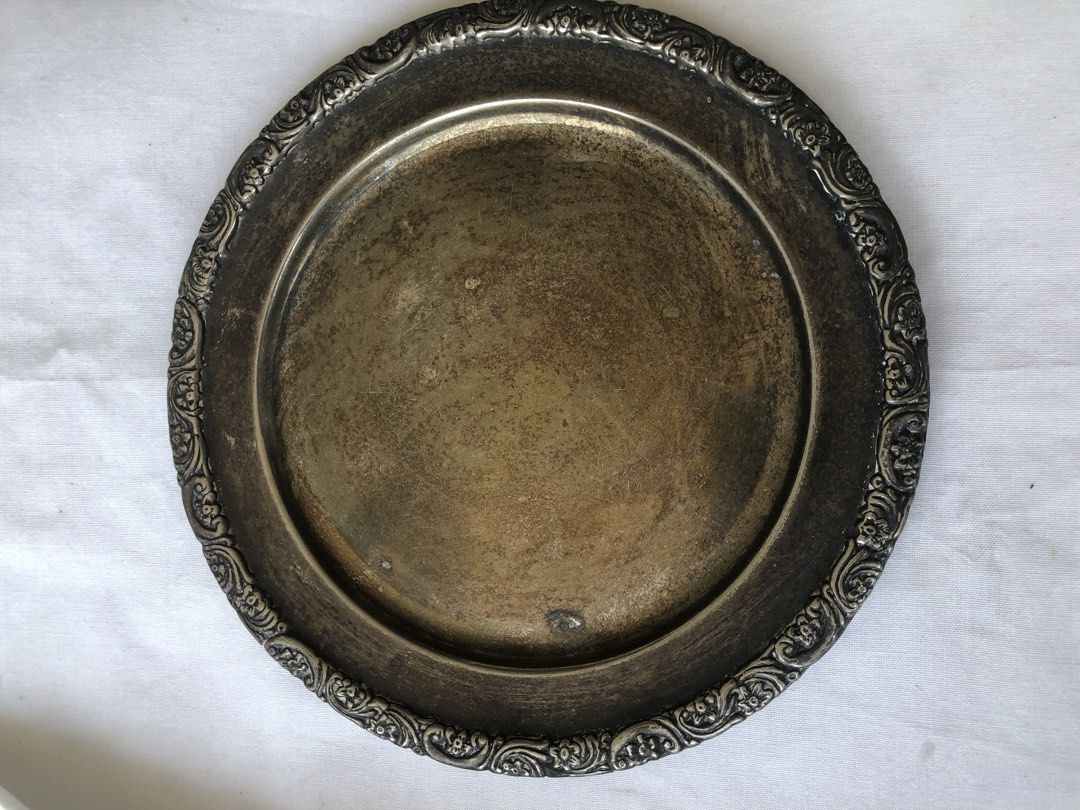 Decluttering Bundle 2 Pcs Vintage Silver Plated Saucers or Small Plates C4 (Category: Dinnerware & Cutlery) located in Paranaque City. Submitted by rookie33 (Listing ID 1433457149, Image 3). Description: P550 for the 2 Paranaque Gcash.