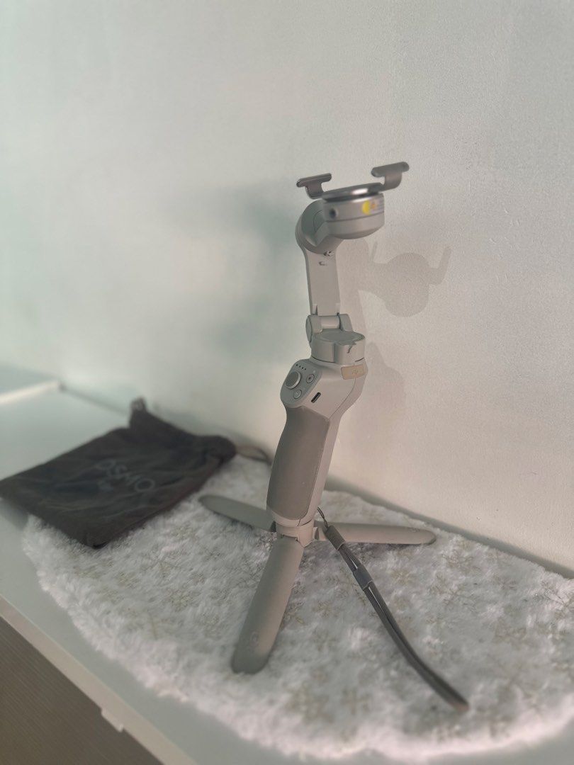 DJI Osmo Mobile 3 Combo 3-Axis Gimbal Stabilizer - Gray (Category: Gimbals & Stabilizers ) located in Naga. Submitted by nomadx (Listing ID 1433512621, Image 2). Description: DJI Osmo Mobile 3 Combo 3-Axis Gimbal Stabilizer – Good Condition Selling my DJI Osmo Mobile smartphone gimbal. Well used but still in good working condition. Stabilization works perfectly and all buttons are functional. Includes: • DJI Osmo Mobile gimbal • Mini tripod • Wri