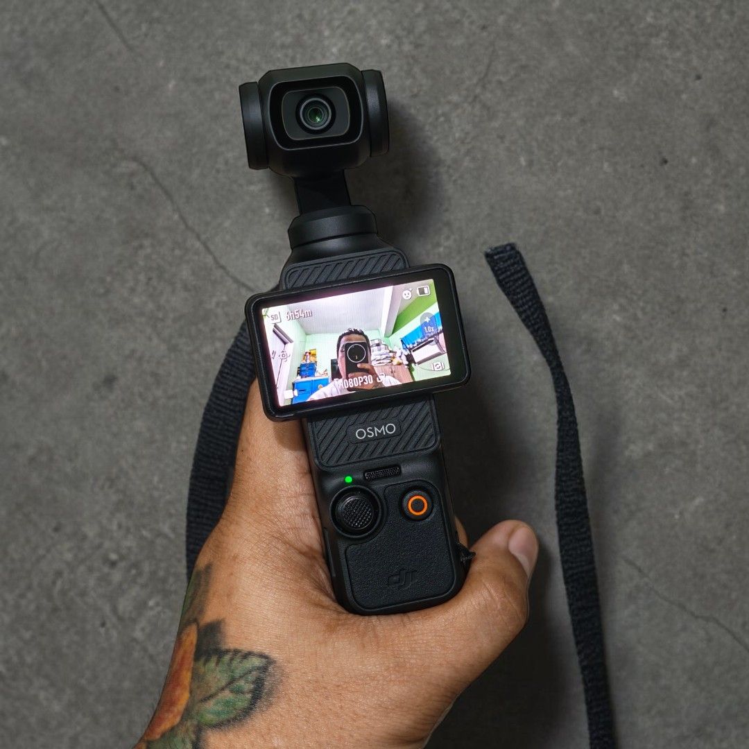 Dji Osmo Pocket 3 Creator Combo (Category: Video Cameras) located in Manila. Submitted by julianjuleschico (Listing ID 1433424782, Image 3). Description: Dji Osmo Pocker 3 Creator Combo What you see is what you get Free 128gb sd card No visible dents or scratches Halos di nagagamit No issues or defects Php 21.5k Open for swapping.