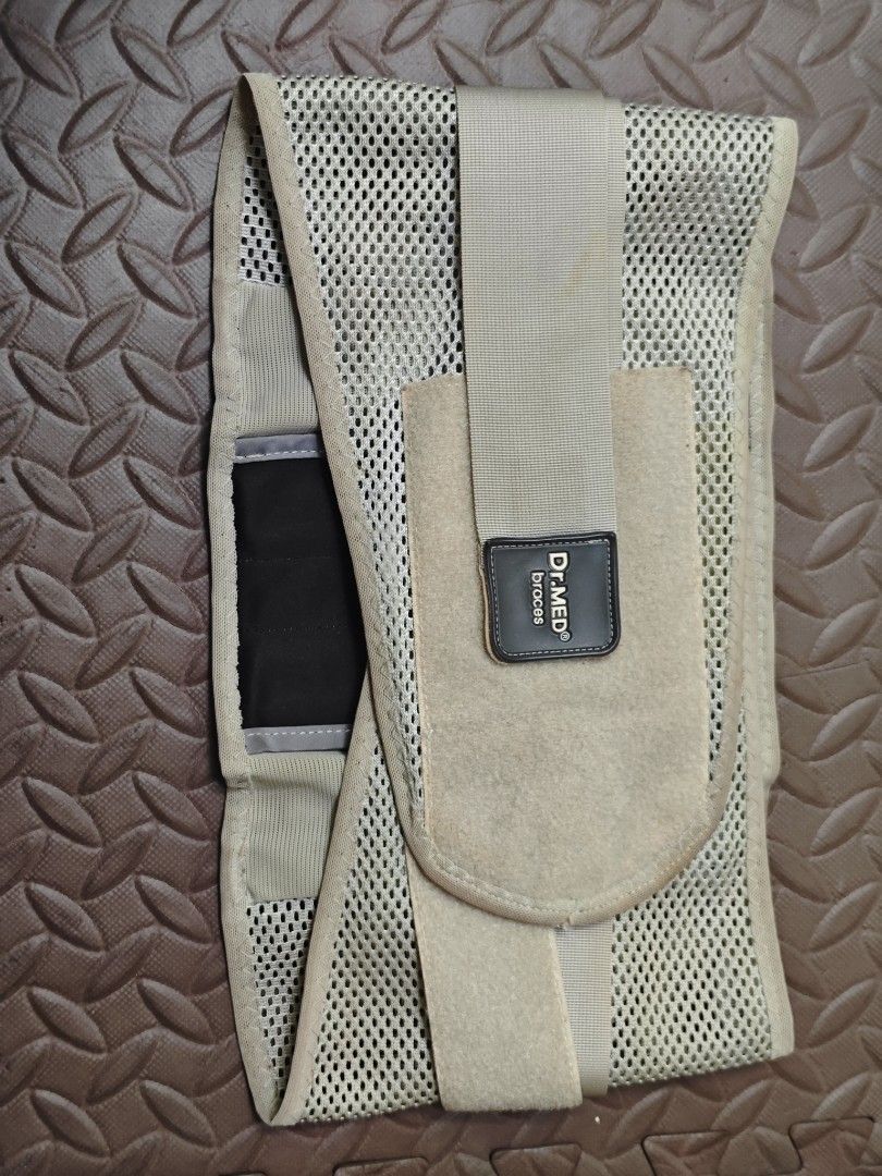 dr.med Back pain support (Category: Medical Supplies & Tools) located in San Miguel. Submitted by mharly0221 (Listing ID 1433562450, Image 3). Description: Dr. MED brand lumbar support brace designed to provide compression and support for lower back pain relief. need wash kase galing sa Box madumi pero over all goods sya lahat ng strap okey walang sign ng bakbak o sira 🌟No return No exchange 🌟Message me for more Details of the Product 🌟Strictl