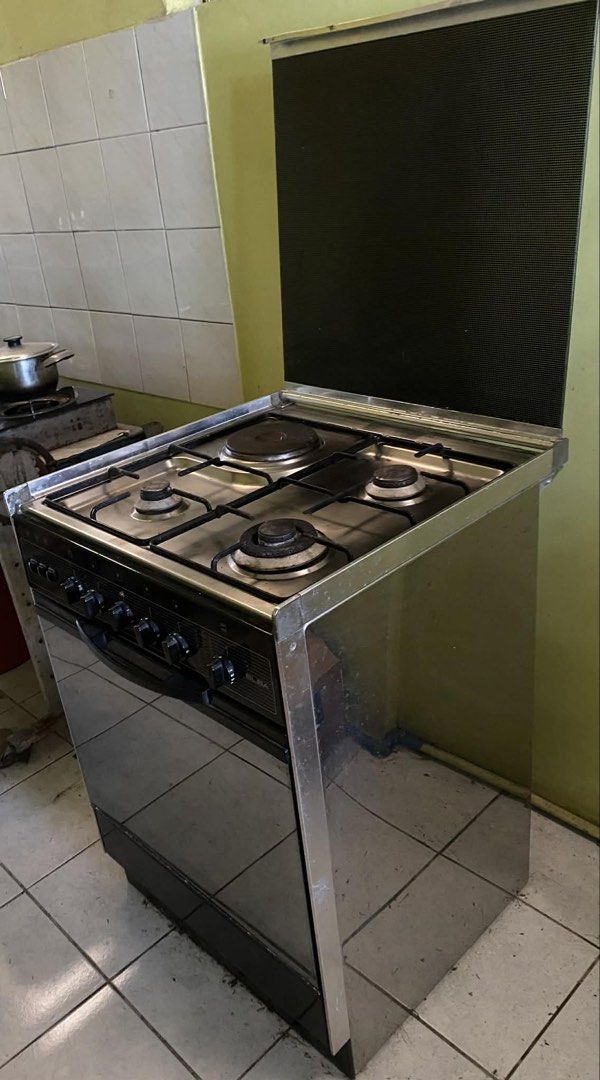 Elba 4 Burner Stove with Oven (Category: Ovens & Toasters) located in Manila. Submitted by pau_lus (Listing ID 1433460654, Image 1). Description: Oven only used twice All working With manual.