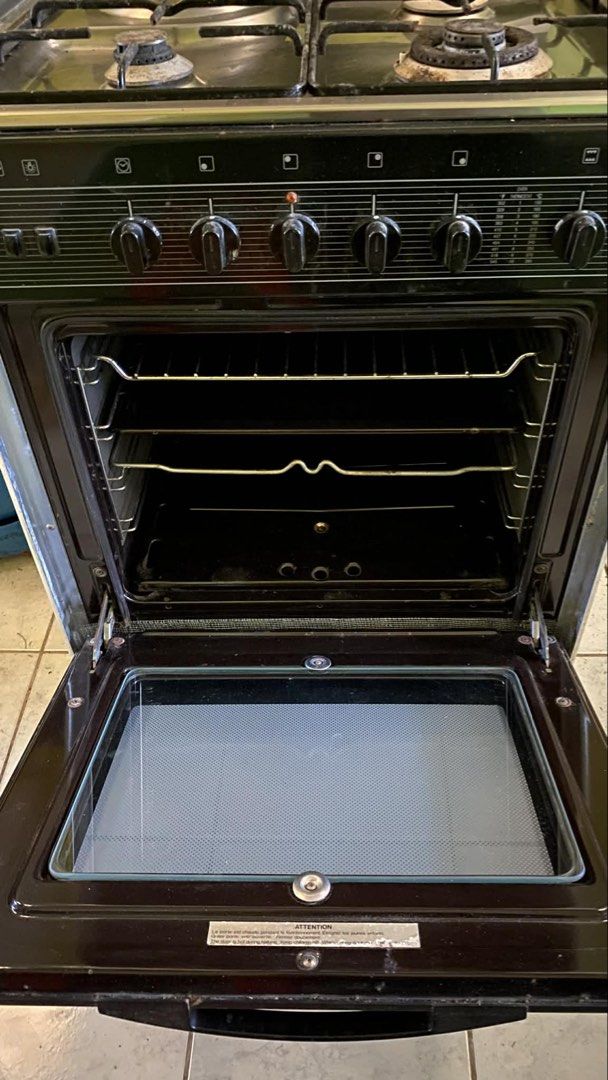 Elba 4 Burner Stove with Oven (Category: Ovens & Toasters) located in Manila. Submitted by pau_lus (Listing ID 1433460654, Image 2). Description: Oven only used twice All working With manual.