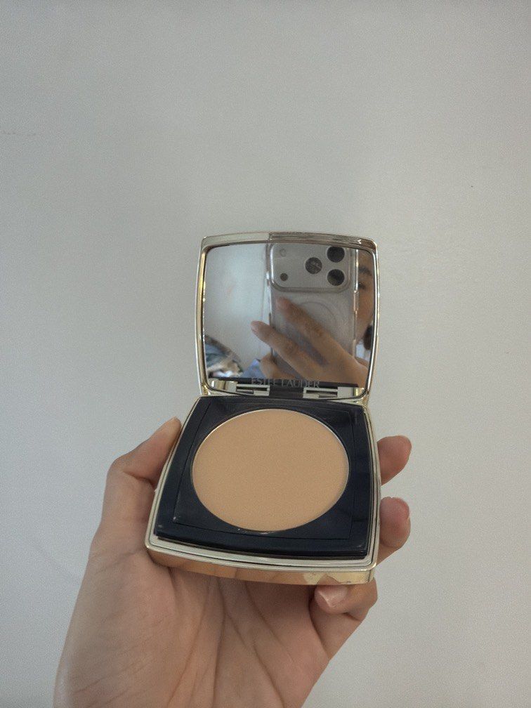 Estee lauder powder foundation (Category: Makeup) located in Quezon City. Submitted by destashingmycloset (Listing ID 1433411423, Image 3). Description: .