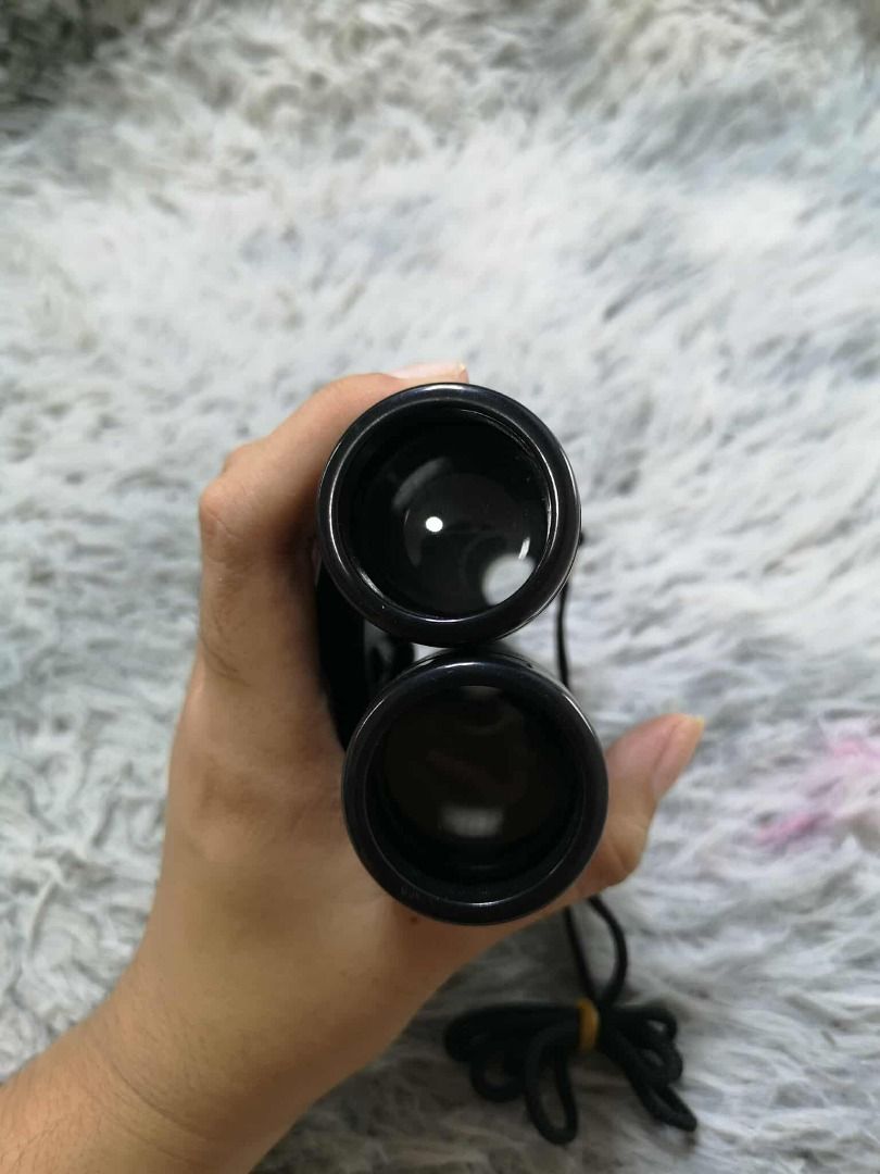 Folding Compact Binocular (Category: Lens & Kits) located in Santa Cruz. Submitted by jmy_surplus.2 (Listing ID 1433473880, Image 2). Description: Size ; L - 4.5 W - 10 H - 13 Color ; Black Type ; Binocular Brand ; No Brand Material ; Synthetic Style ; Black Vintage Folding Binocular LG 81 JMY 1 Batch #200.