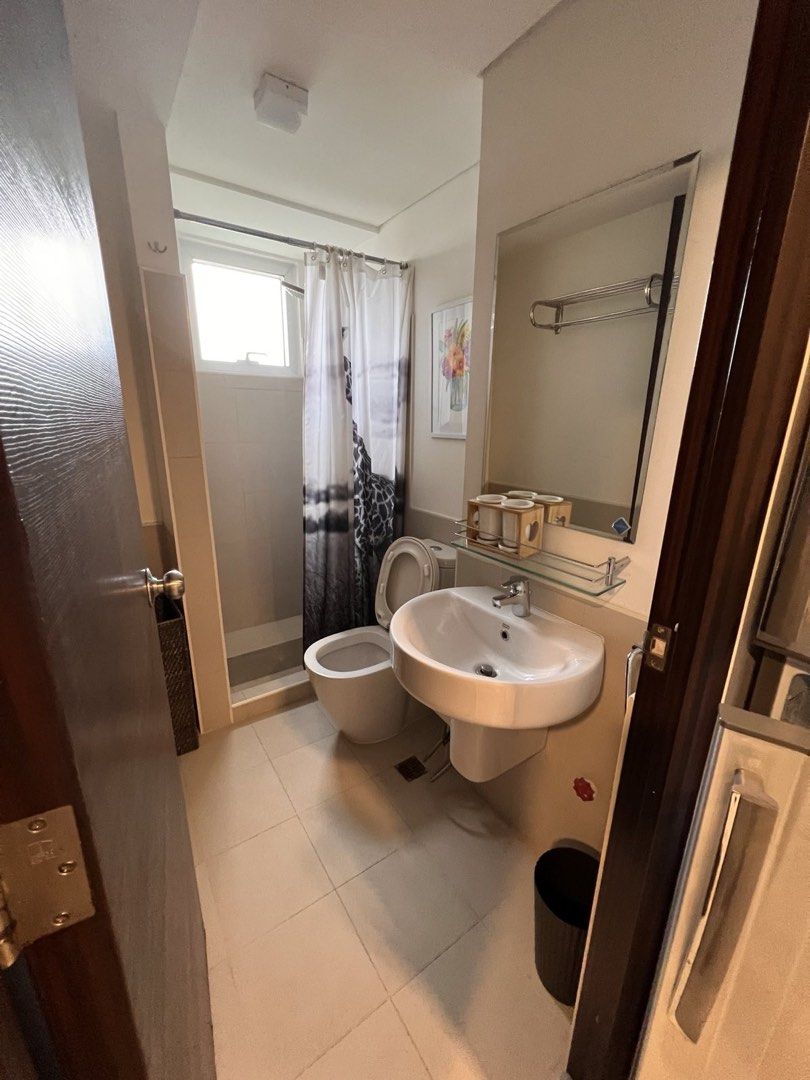 For Rent Studio Unit in The Lerato Makati (Category: Apartments & Condos) located in Makati City. Submitted by PropertyHotspot (Listing ID 1433567702, Image 3). Description: FOR LEASE: 🏢 The Lerato Tower 1 📍 Location: Makati Property details: - Located on the 30th floor - Size: 32 sqm - Studio - 1 Toilet & bath - Fully Furnished 🏷️ Rental Rate: Php 24,000.00 .