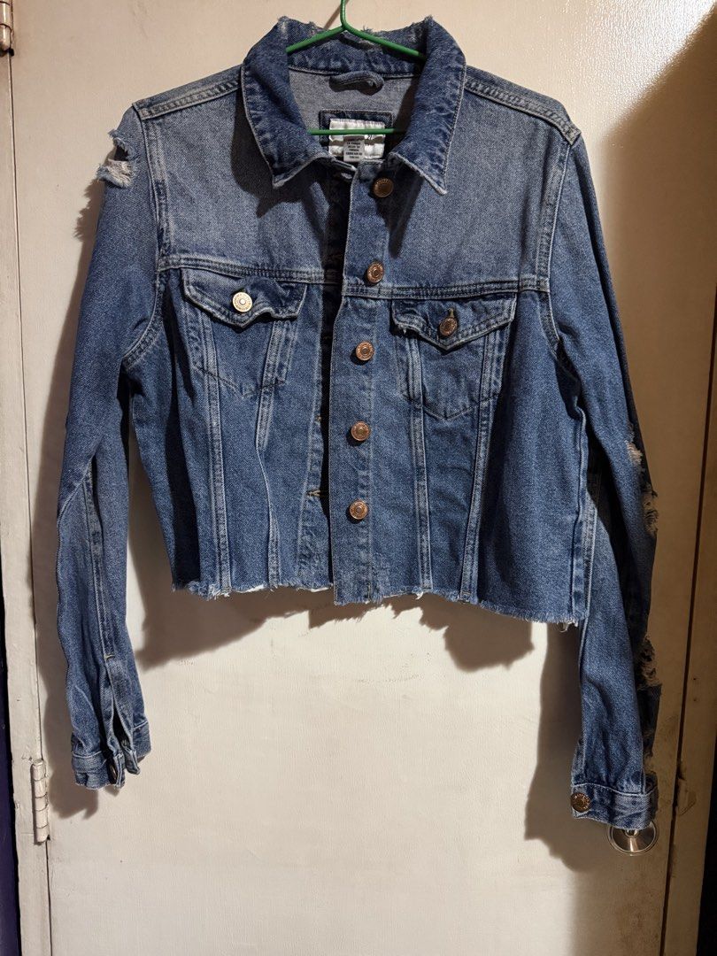 Forever 21 Semi-Cropped Denim Jacket (Category: Coats, Jackets and Outerwear) located in Marikina City. Submitted by declutteringera (Listing ID 1433552690, Image 1). Description: - size L - in good condition RFS: decluttering.