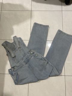 (Category: ) located in . Submitted by clearmywardrobe2 (Listing ID 1433475047, Image 1). Description: .