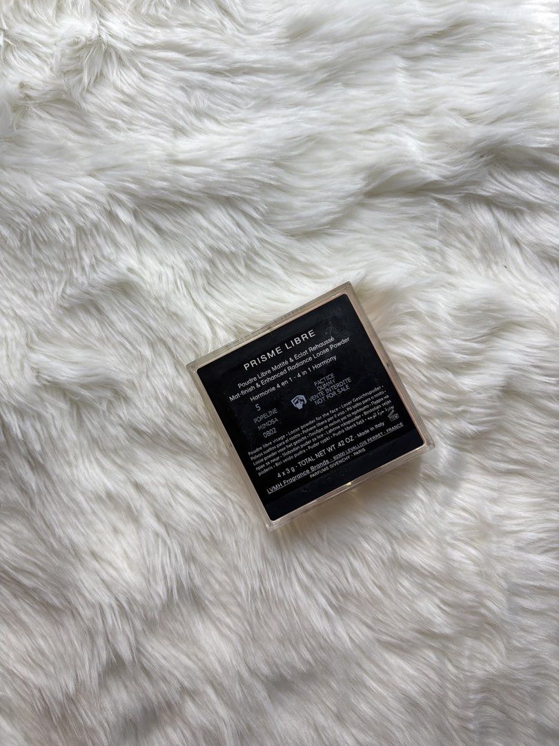 Givenchy Prisme Libre Loose Powder (Category: Makeup) located in Manila. Submitted by hnnhsrmnt (Listing ID 1433529031, Image 3). Description: - Givenchy Prisme Libre Loose Powder in 5 Popeline - Features four shades for a flawless finish - Presented in a clear, square compact - Total net weight: 4 x 3g -No cap and box hence the price.