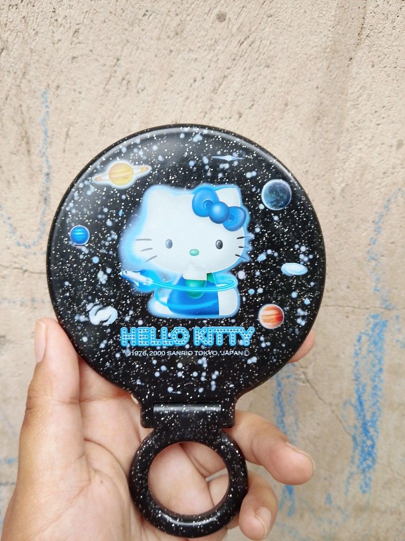 Hello Kitty mirror vintage (Category: Mirrors) located in Pugo. Submitted by wintermarylyn (Listing ID 1433530564, Image 1). Description: no crack minimal scratch no more issue or flaws.