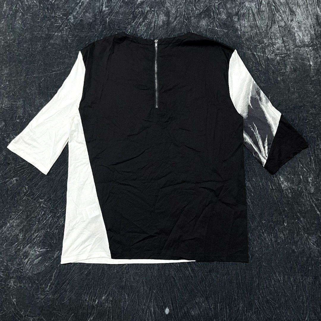 Helmut Lang Animal Print Shirt (Category: Shirts) located in Pavia. Submitted by timeless.rags.5001 (Listing ID 1433437544, Image 3). Description: Y2k Nike Sphere Dry Jersey Authentic Excellent Condition Size: Large Width: 20.5 Length: 29.5 680.