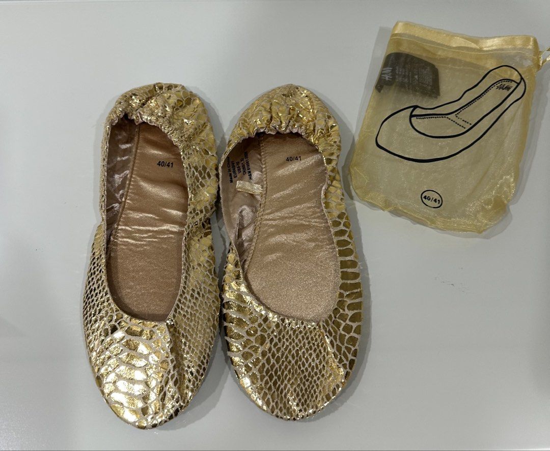H&M Gold Snake Print Foldable Ballet Flats (Category: Flats & Sandals) located in Manila. Submitted by caseller26 (Listing ID 1433549938, Image 1). Description: - H&M Gold Snake Print Foldable Ballet Flats - Size: EUR 40/41, US 9-10 - Includes matching storage pouch - Flexible design - Black sole - Light gold interior - Made in China.