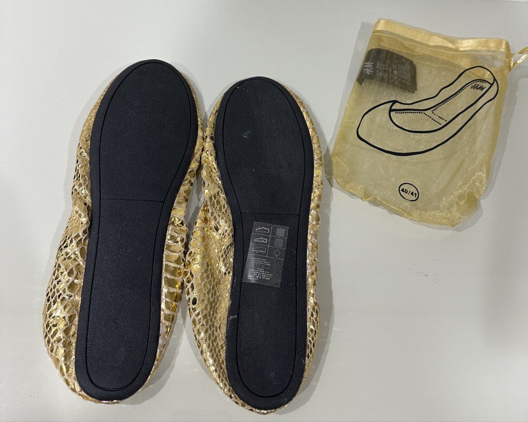 H&M Gold Snake Print Foldable Ballet Flats (Category: Flats & Sandals) located in Manila. Submitted by caseller26 (Listing ID 1433549938, Image 2). Description: - H&M Gold Snake Print Foldable Ballet Flats - Size: EUR 40/41, US 9-10 - Includes matching storage pouch - Flexible design - Black sole - Light gold interior - Made in China.