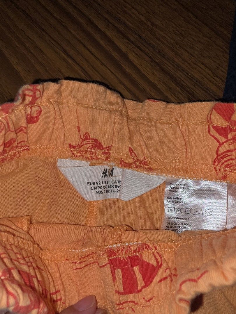 H&M shorts and Leggings Set (Category: Babies & Kids Fashion) located in Quezon City. Submitted by highonspotlight (Listing ID 1433519657, Image 2). Description: - Two pairs of leggings included. - One pair: Navy blue. - One pair: Orange with red nautical print. - Orange pair brand: H&M, size 90. all for php100.