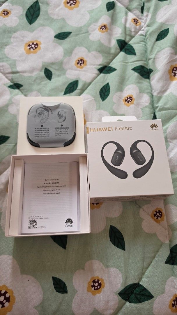 Huawei FreeArc Wireless Earphones (Category: Earphones) located in Taytay. Submitted by fastmoon.cc8c49 (Listing ID 1433456492, Image 3). Description: Condition: Brand New (Open Box) Price: Php 4,350 (FIXED - All-in!) Location: Taytay, Rizal ​RFS: Extra unit / Cash priority ​Binuksan lang ang box to check and test if working ang unit. Never pang ginamit talaga. ​Inclusions: Complete with original box. Perfect ito para sa mga active lifestyle, off