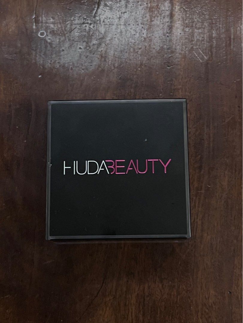 Huda Beauty Easy Bake Loose Baking & Setting Powder (Category: Makeup) located in Manila. Submitted by jasmincarolina (Listing ID 1433524771, Image 2). Description: Bought for 2850 in look ph used 3x, still in very good condition! .