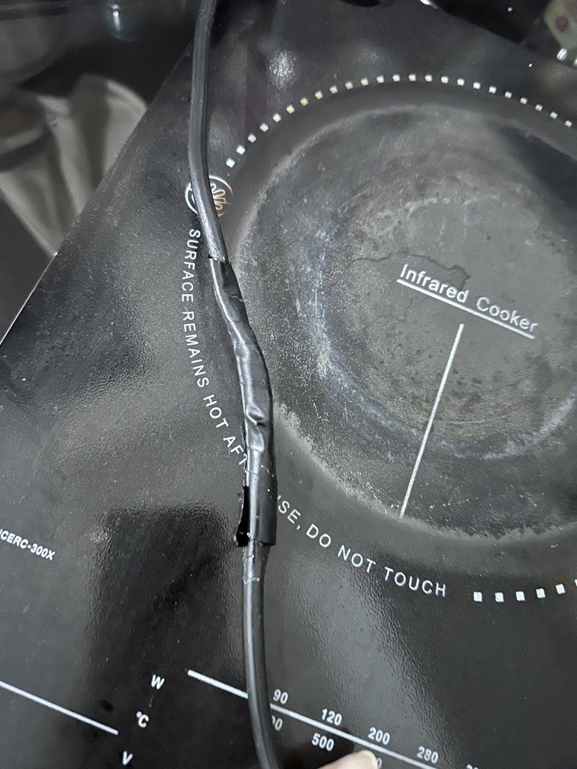 Induction cooker hanabishi (Category: Other Kitchenware & Tableware) located in Paranaque City. Submitted by janell.marcos04 (Listing ID 1433550803, Image 3). Description: Hanabishi HCERC-300X Infrared Cooker – Like New / Good Condition Upgrade your cooking with this compact and powerful infrared cooker 🔥 Perfect for condos, apartments, or quick meals at home. ✨ Key Features: * ✔️ Infrared/Ceramic heating – fast and even heat distribution * ✔️ W