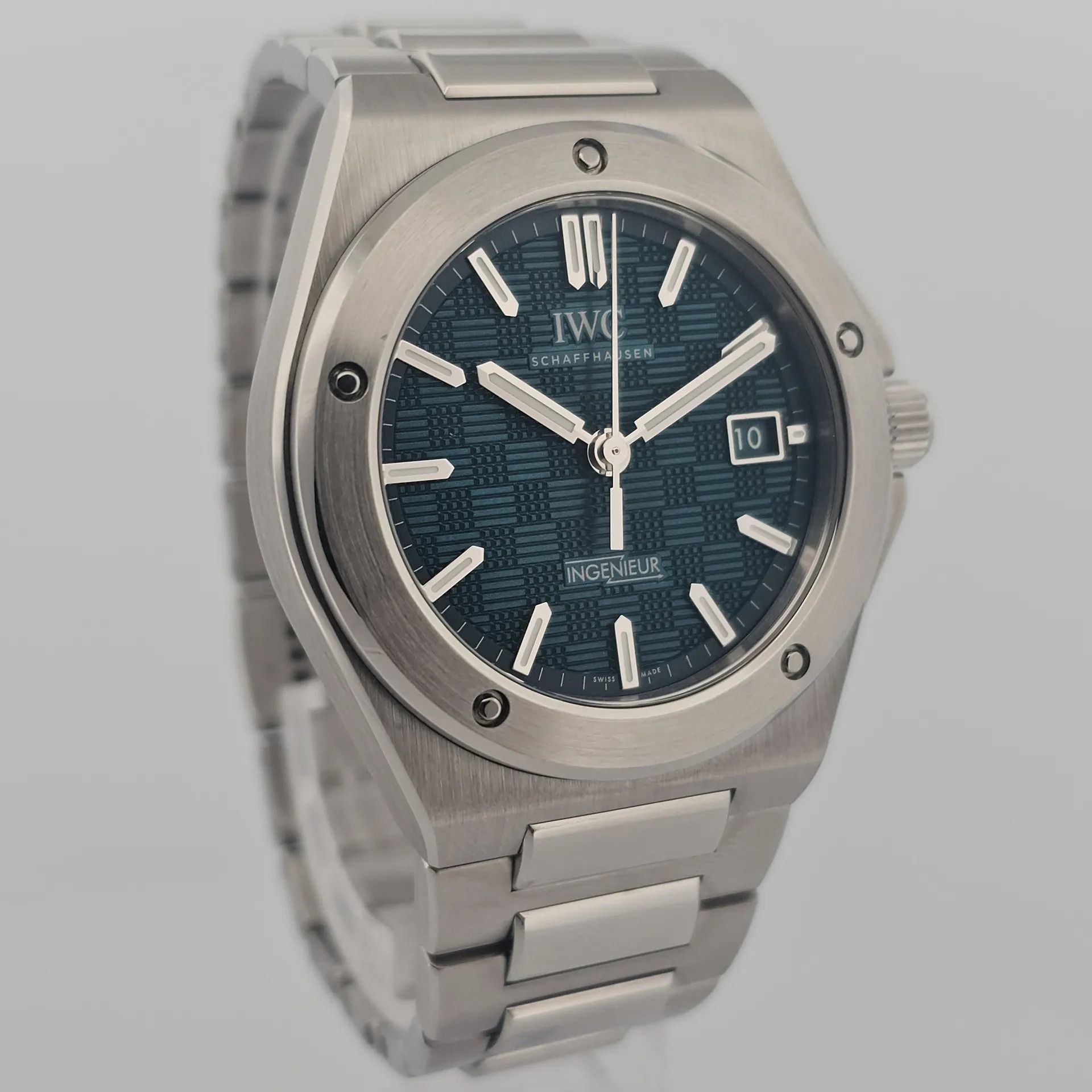 IWC Ingenieur Automatic IW328903 (Category: Watches) located in Singapore. Submitted by mingwatchchannel (Listing ID 1433455199, Image 1). Description: M260294UIWC25 Watch Condition Very Good Warranty Card Year 2025 Diameter 40mm Movement Automatic Case Material Steel Dial Color Blue Accessories With original packaging box and documents Watch Condition Very Good Warranty Card Year 2025 Diameter 40mm Movement Automatic Case Material Steel Dial Col