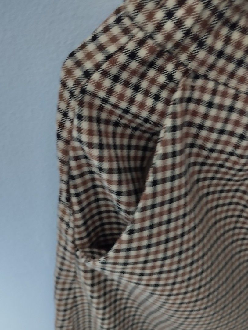 JW Anderson x Uniqlo Culottes (Category: Shorts) located in Mabalacat. Submitted by uniqlover (Listing ID 1433431406, Image 3). Description: - JW Anderson x Uniqlo Culottes - Brown and black checkered pattern - Size: 160 - Features: - Elastic waistband - Two side pockets - Material: Polyester, rayon, and spandex - Perfect for casual wear.