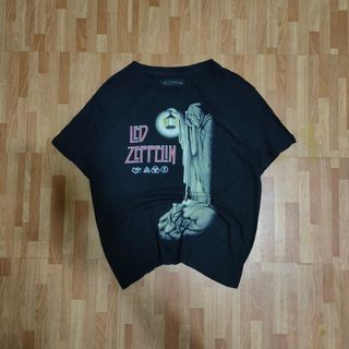 (Category: ) located in . Submitted by renaissance_thrift.wear (Listing ID 1433505779, Image 1). Description: .