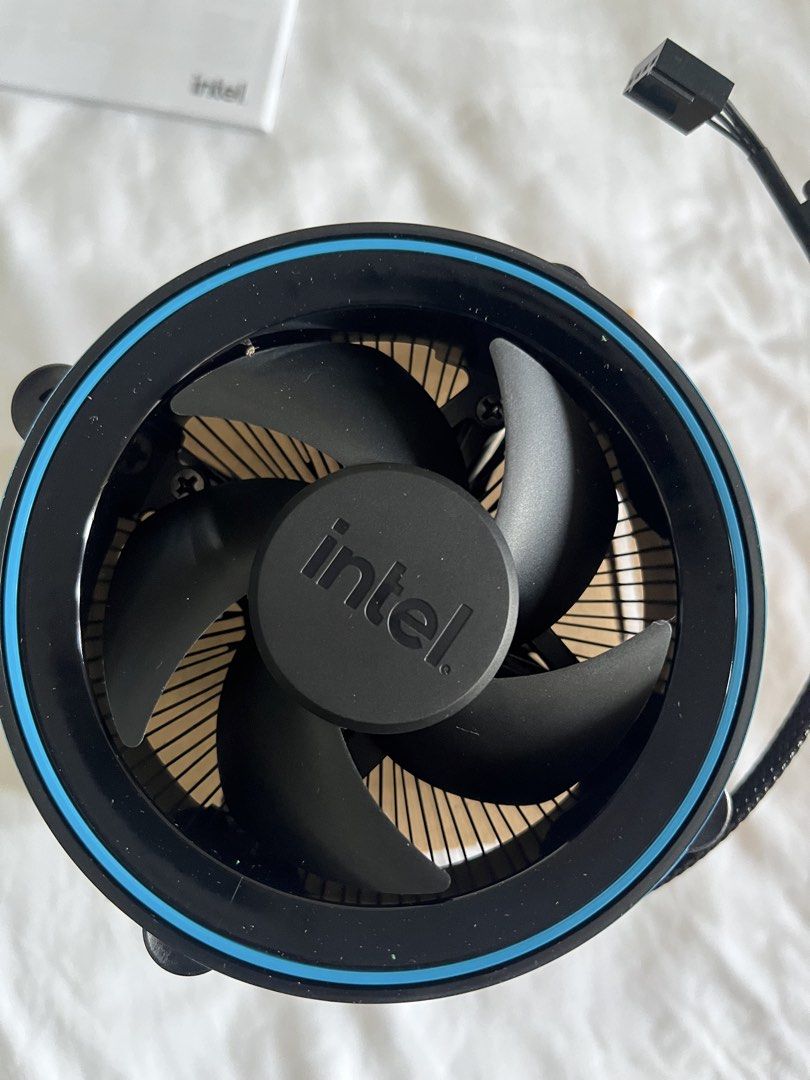 LGA 1851 CPU Fan from Intel Core Ultra (Category: Computer Parts) located in Quezon City. Submitted by no-trades-bawal-barat-reseller (Listing ID 1433485080, Image 1). Description: Brand new CPU fan only from my boyfriend’s Intel Core Ultra 7 265 CPU RFS: he is using MSI AIO 360 cooler.