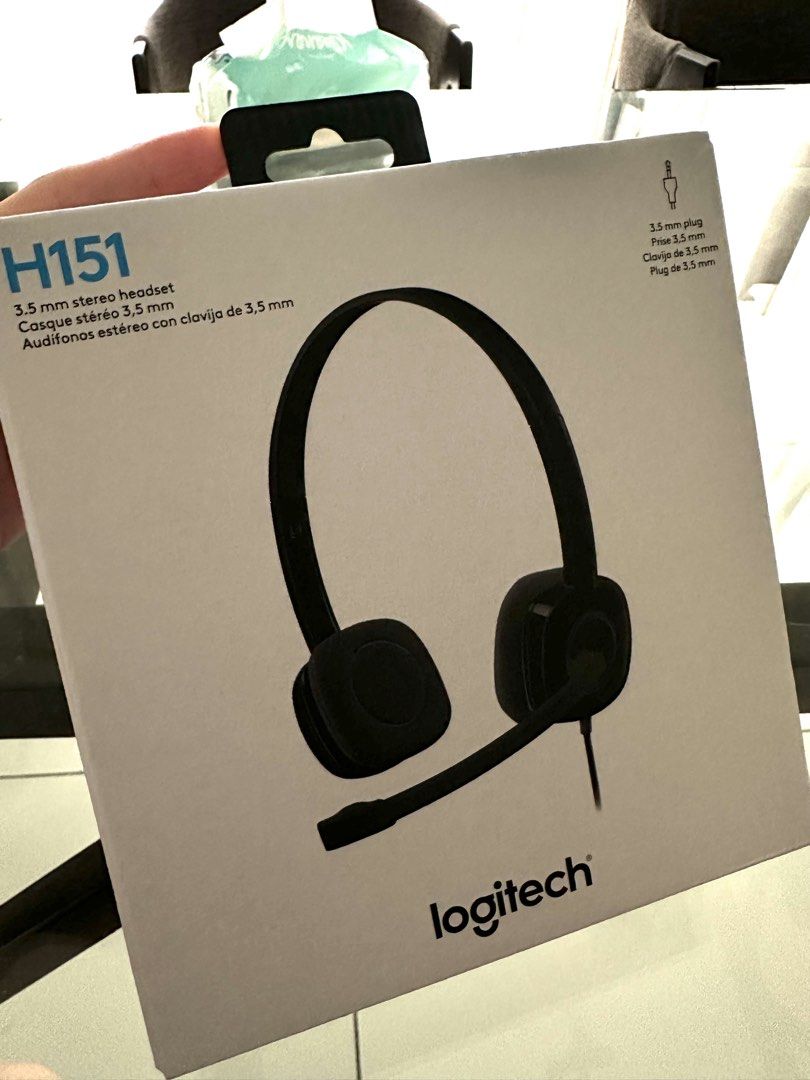 Logitech headset (Category: Headphones & Headsets) located in Skudai. Submitted by csl0410 (Listing ID 1433408859, Image 2). Description: RM45 including postage Completely new Bought extra .