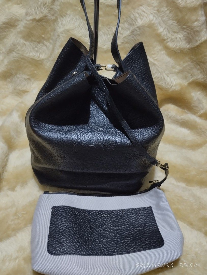 Loristella Emma minni handbag (Category: Shoulder Bags) located in Bacoor. Submitted by nigel_008 (Listing ID 1433558252, Image 2). Description: loristella Emma minni handbag made in Italy good condition.