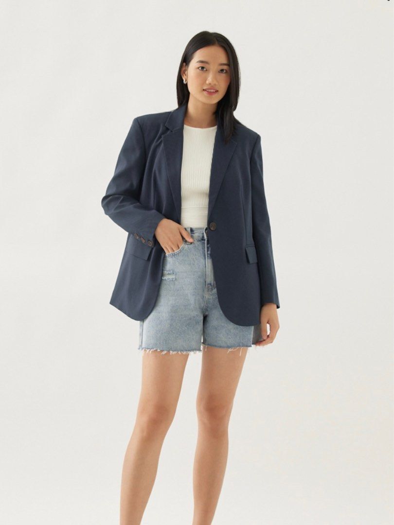 Love Bonito Carmie Navy Blue Blazer Oversized (Category: Coats, Jackets and Outerwear) located in Quezon City. Submitted by j.rmn (Listing ID 1433409090, Image 2). Description: One of my staples for comfy work/casual fits..