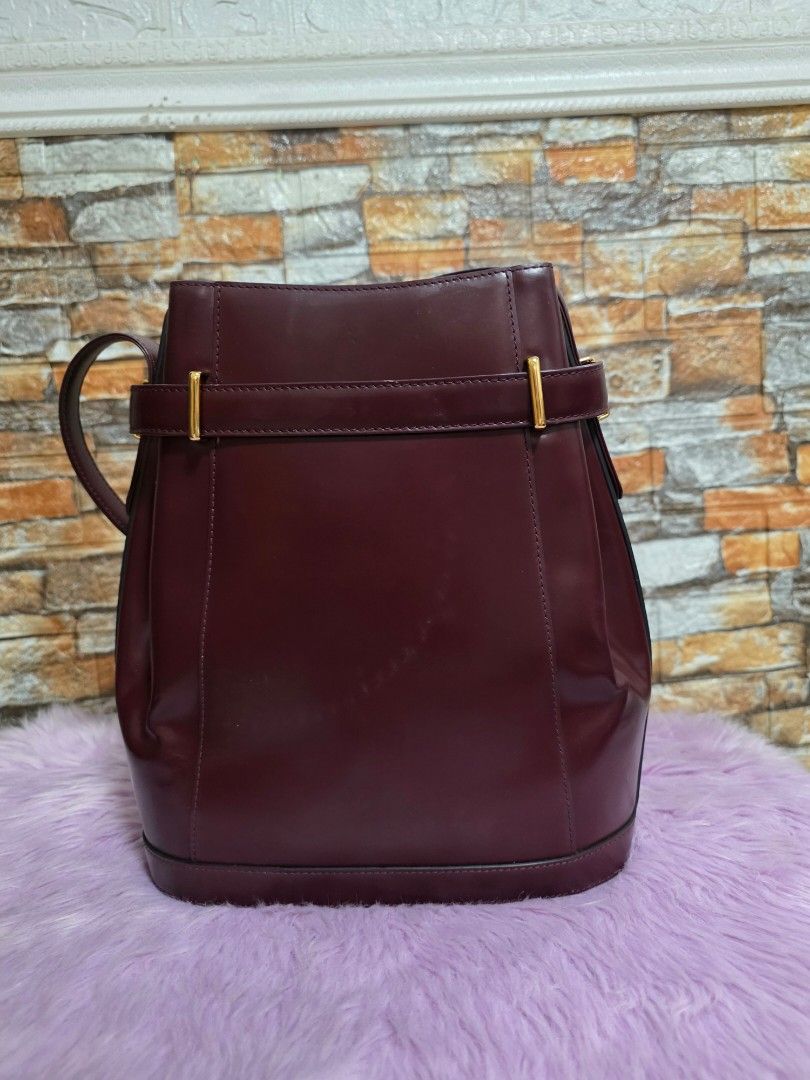 [SALE] LQ vintage (Category: Shoulder Bags) located in Binan City. Submitted by elli.etcetera (Listing ID 1433472056, Image 2). Description: MOP: Gcash, Maya or Bank Transfer MOD: lalamove, flash or J&T.