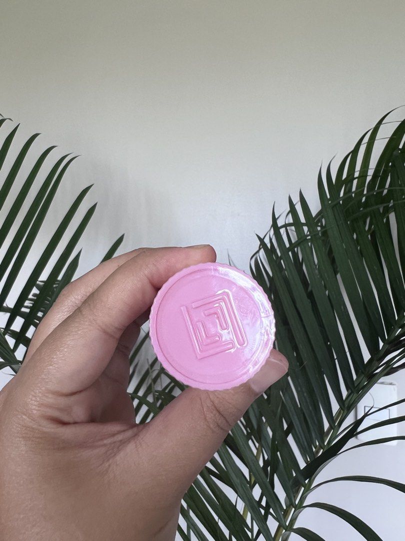 Luminess Airbrush Spray Makeup Eraser (Category: Makeup) located in Manila. Submitted by passionfunder (Listing ID 1433434627, Image 3). Description: 🌟 What it is: A gentle makeup eraser spray designed to quickly and easily remove cosmetics, including long-wear and waterproof formulas 🌟 What it does: Makeup Eraser efficiently erases makeup, leaving the skin soft, smooth, and hydrated. Its natural cleanser infusion ensures a gentle makeup remova