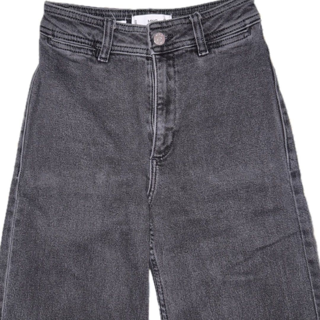 Mango Catherine Culotte High Rise Jeans - Black (Category: Jeans) located in Paranaque City. Submitted by lovedbyblanche (Listing ID 1433557452, Image 3). Description: - Mango wide-leg denim jeans - Classic black wash - Raw hem - High-waisted - Button closure - Size 32.