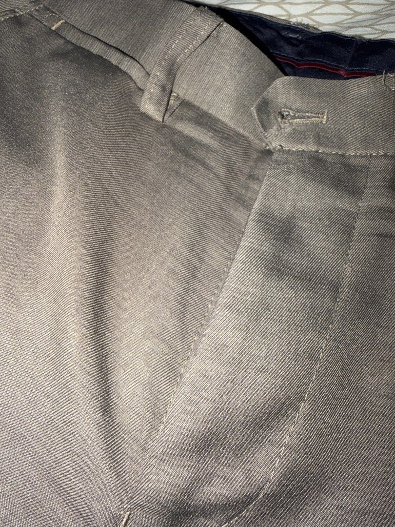 Men's Dress Office Pants (Category: Trousers) located in Mandaluyong City. Submitted by kqloset (Listing ID 1433422200, Image 3). Description: Size runs small so best fit for this is 30-31.